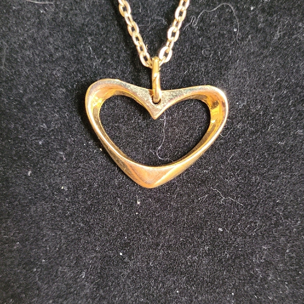 Gold Heart Pendant Necklace - Women Jewelry - Picture 2 of 2